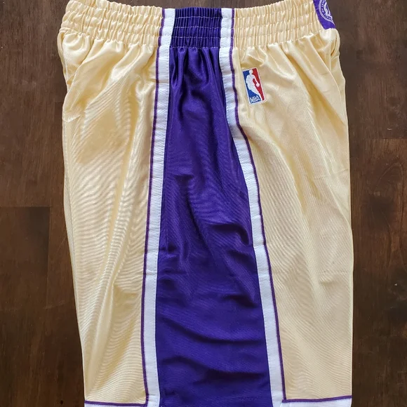 Los Angeles Lakers - Picture 6 of 7